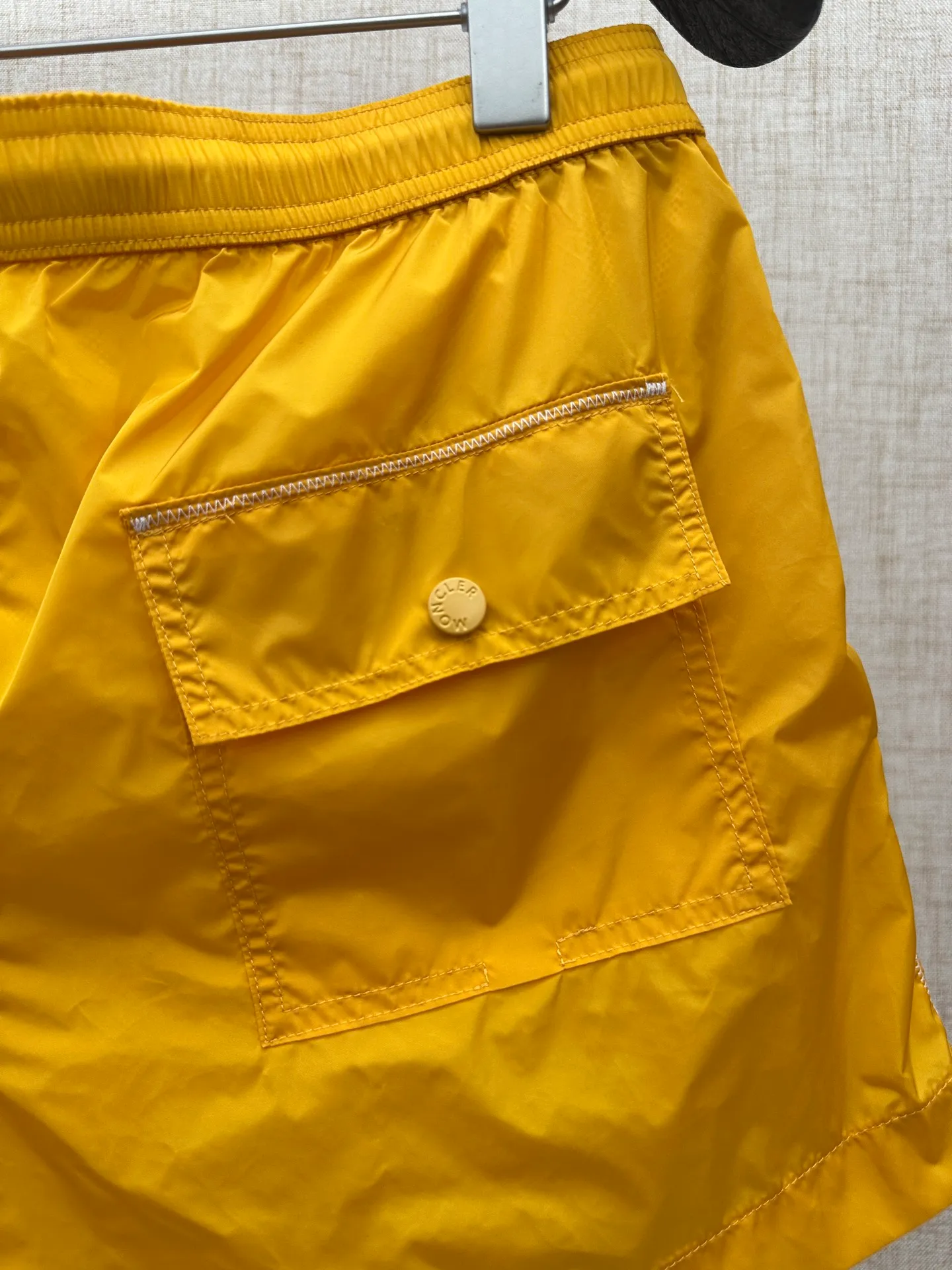 P163💰Moncler Yellow 2026ss 、 ， Yellow ， ， Classic Moncler ， + ， 、 ， + 。 ： ， ， ：100% ， 、 Breathable， ：100% ， ， ， Moncler 。（ 1.78/140 M ） Sizes：S、M、L、XL、